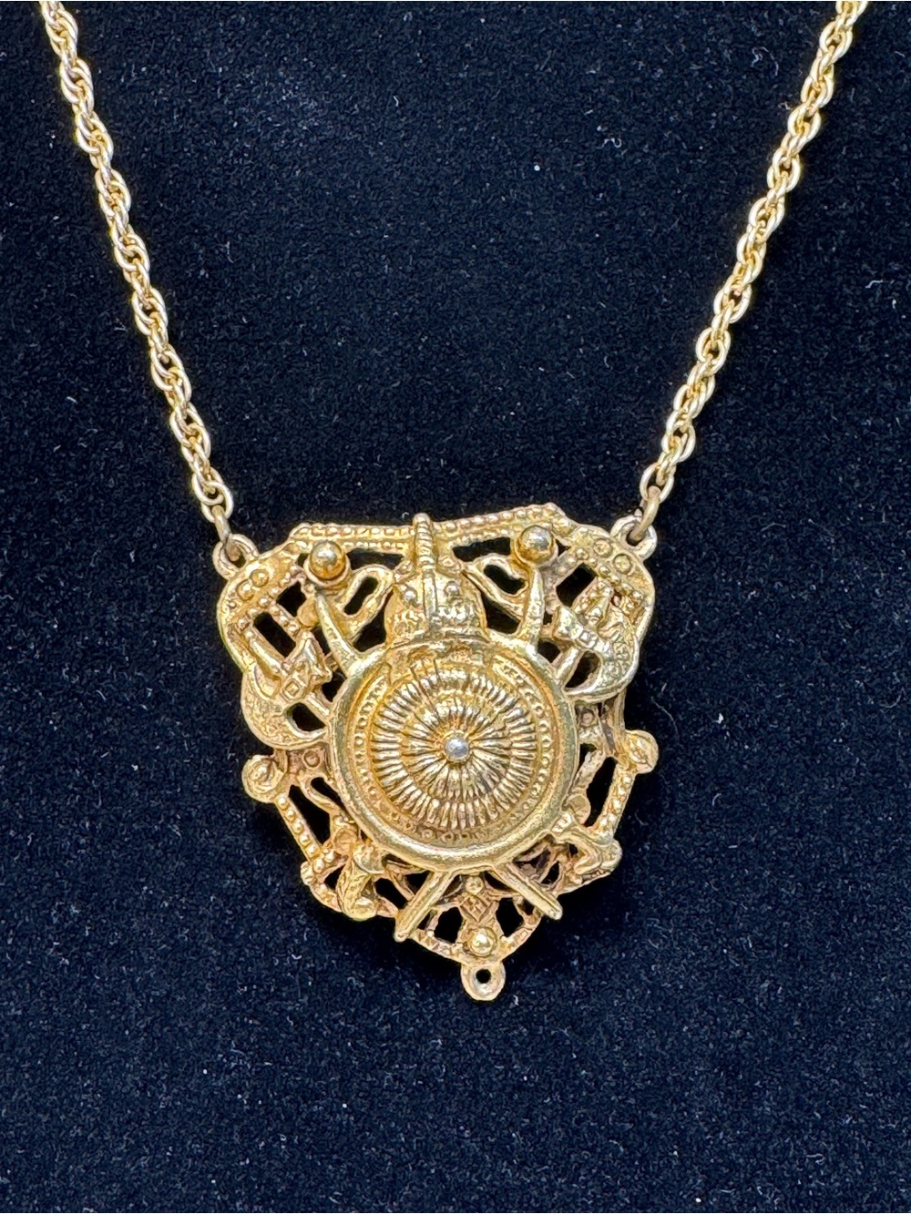 Gold Filigree Florenza Medallion Pendant Necklace - Women's Jewelry